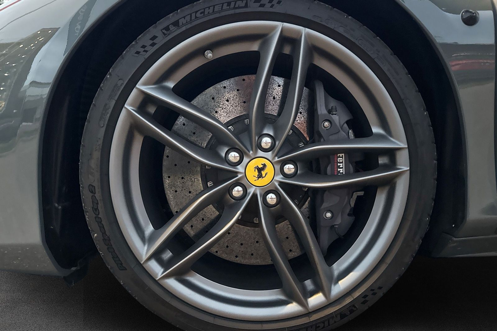 Fahrzeugabbildung Ferrari 488 GTB*ATELIER*Racing Seats*JBL*Sonderlack
