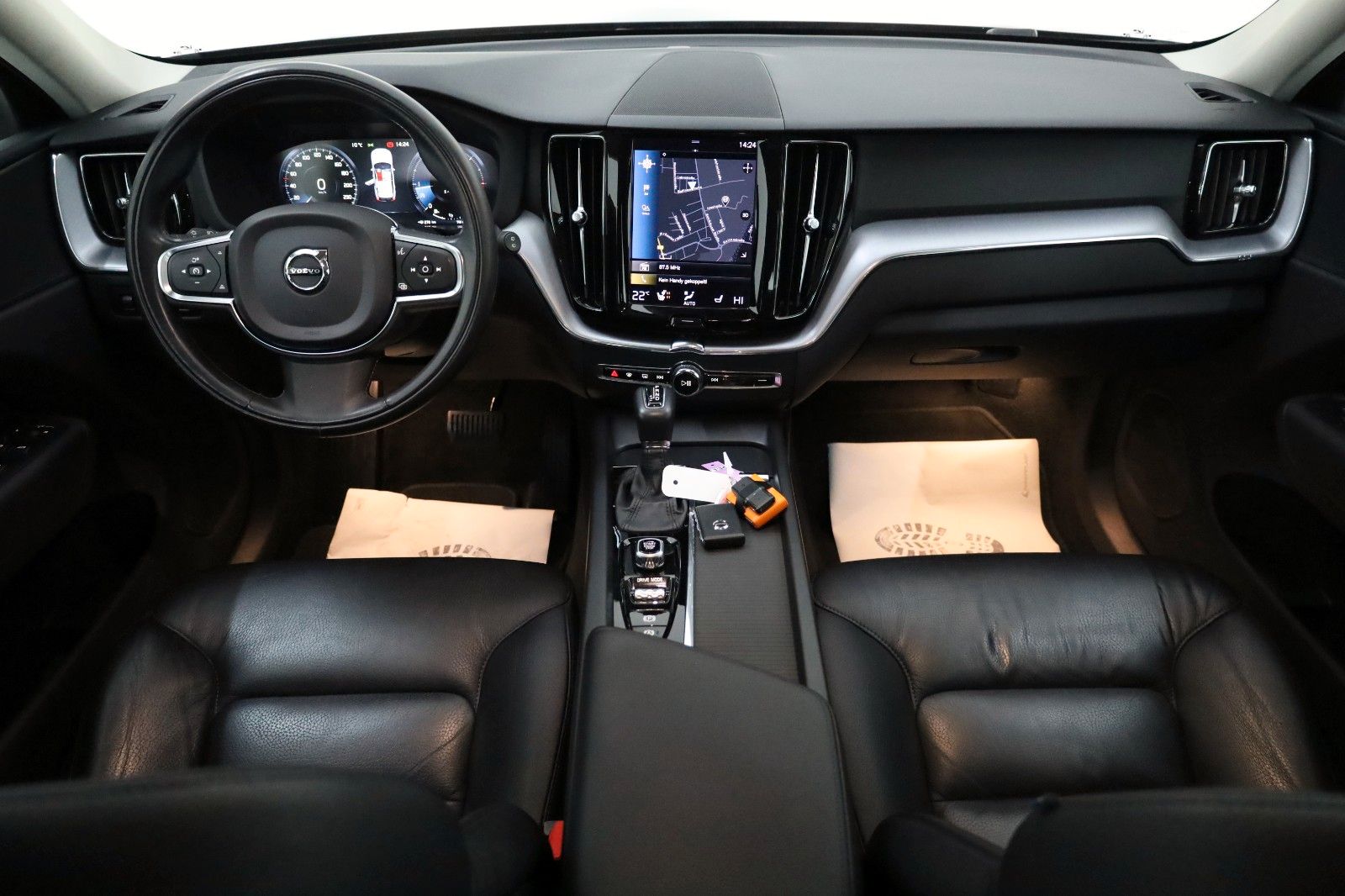 Fahrzeugabbildung Volvo XC60 D4 Momentum Pro,Leder,Navi,LED,SH