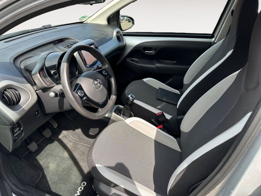 Fahrzeugabbildung Toyota Aygo x-play touch