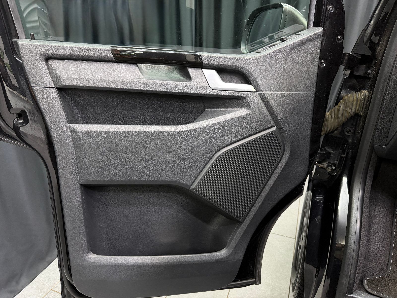Fahrzeugabbildung Volkswagen T6 Multivan Trendline|Behindertengerecht|DSG|NAV