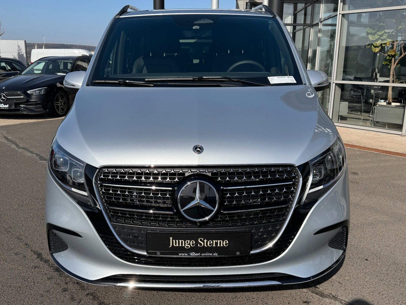 Fahrzeugabbildung Mercedes-Benz V 300 d AVA Stdheiz AHK2,5to DISTRONIC 360Kamera
