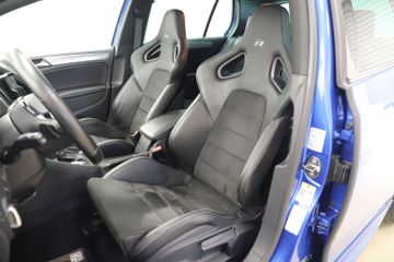 Volkswagen Golf - 10