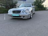 Mercedes-Benz E 240 - Mercedes-Benz E-Klasse aus 2000