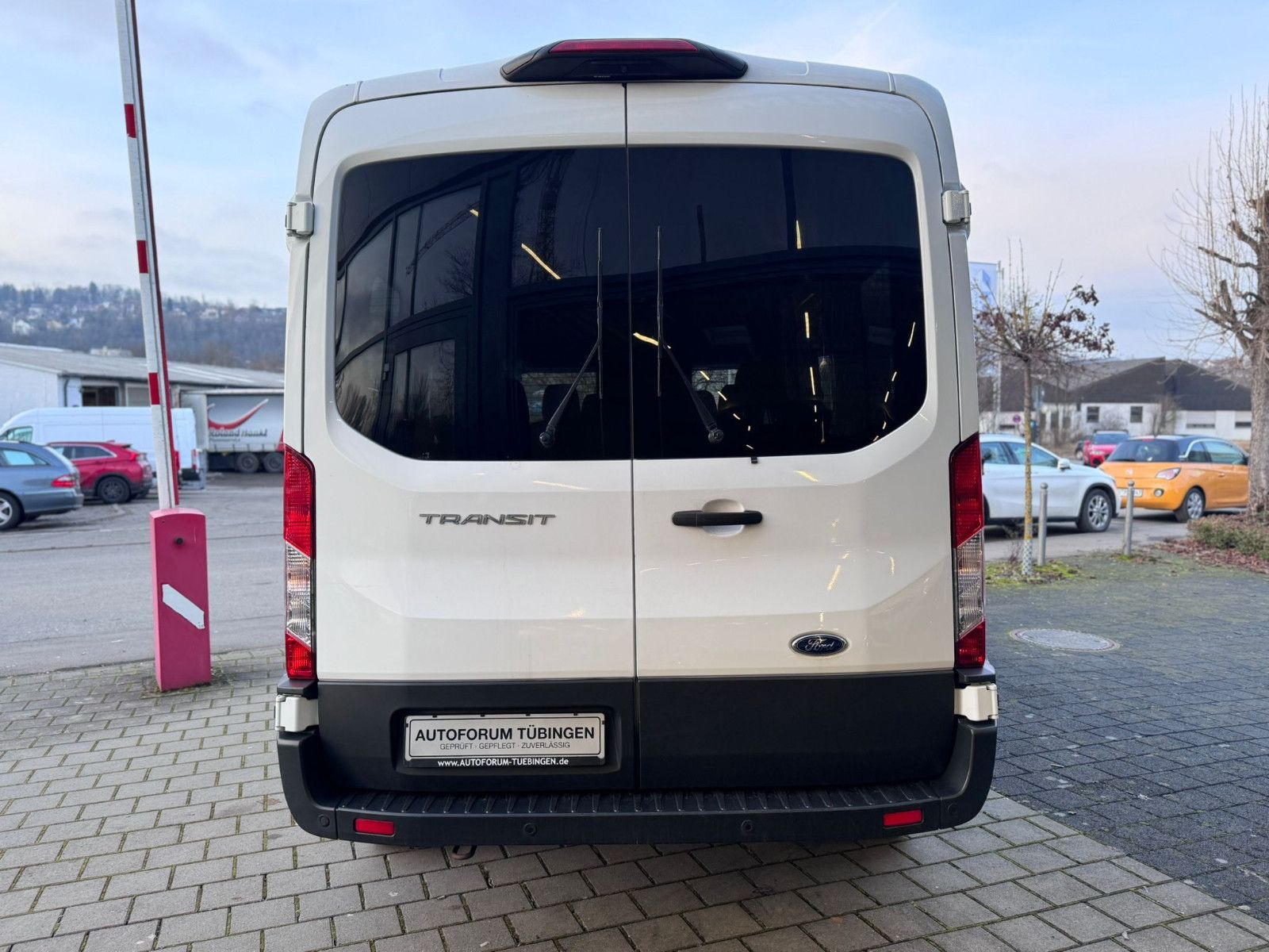 Fahrzeugabbildung Ford TRANSIT 330 L2H2* NAVI*2xKLIMA*LEDER*TEMP