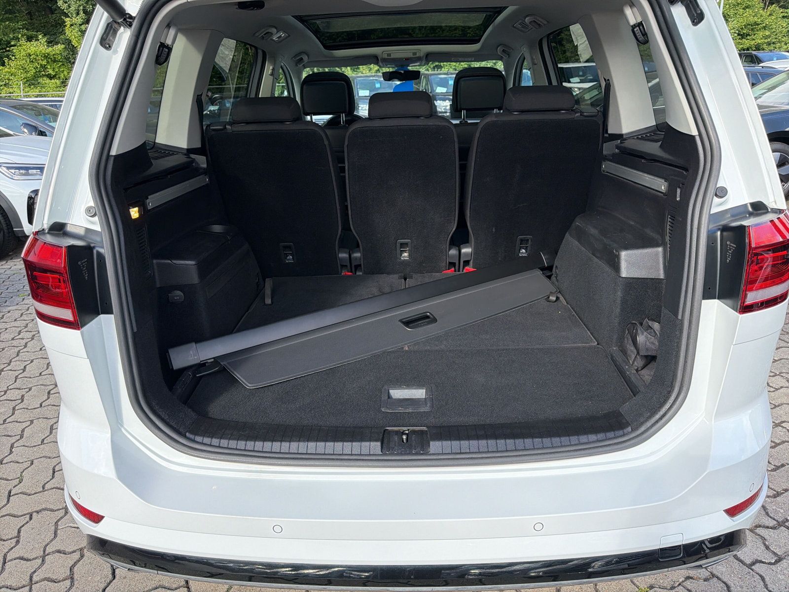 Touran R-line TSi DSG 7S PANO Navi LED