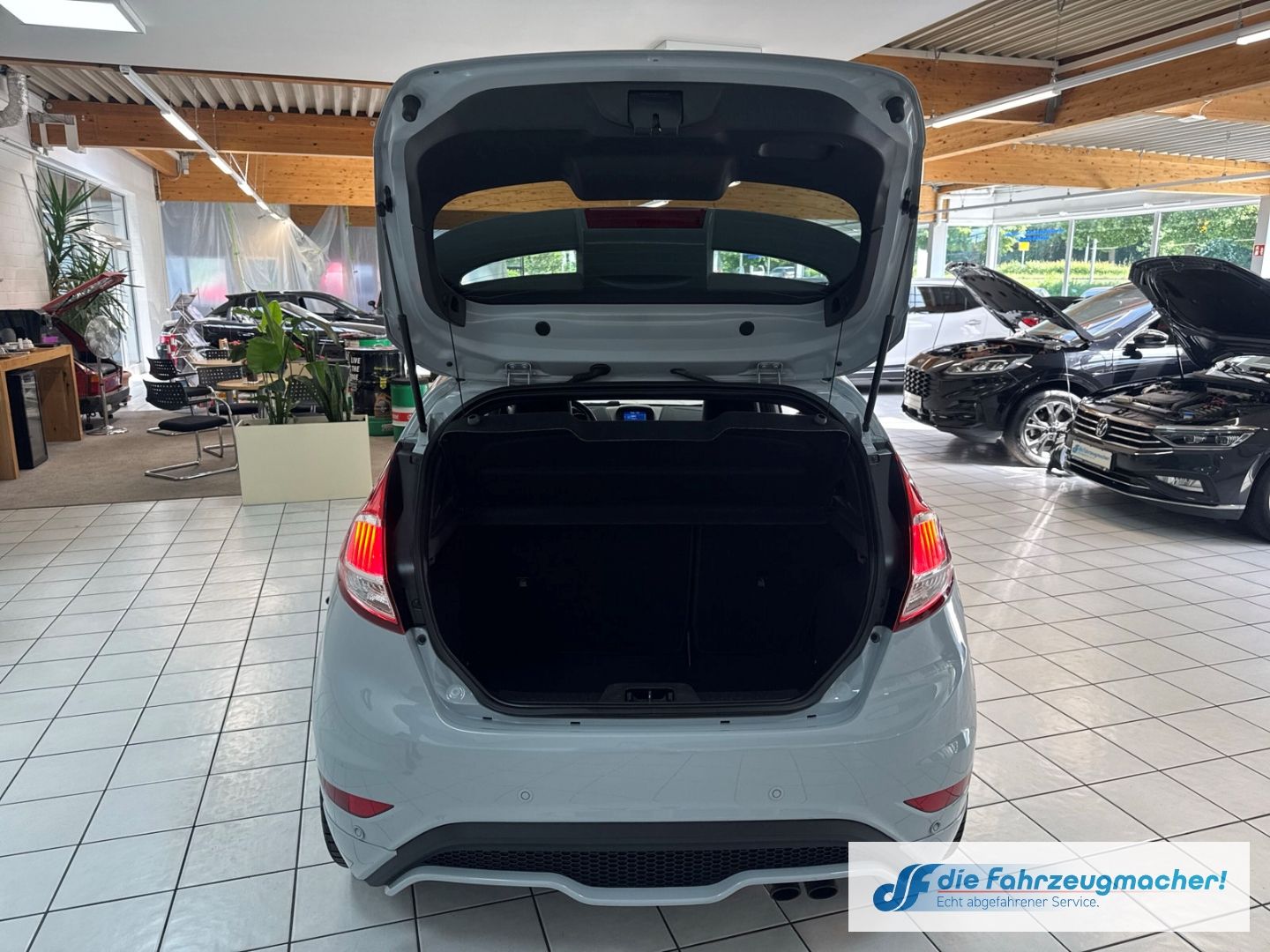 Fahrzeugabbildung Ford Fiesta ST200 Sportpaket Navi Ambiente SHZ Keyles