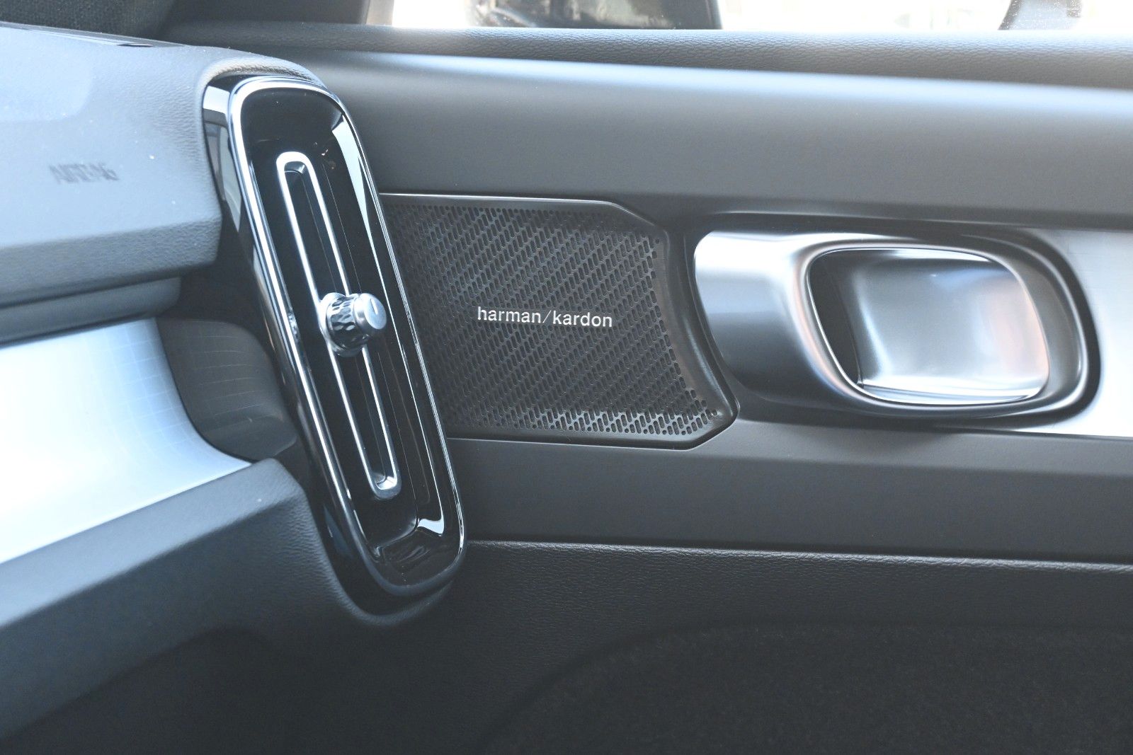 Fahrzeugabbildung Volvo XC40 B4 DKG Plus Dark*STDHZG*360*Pixel*ACC
