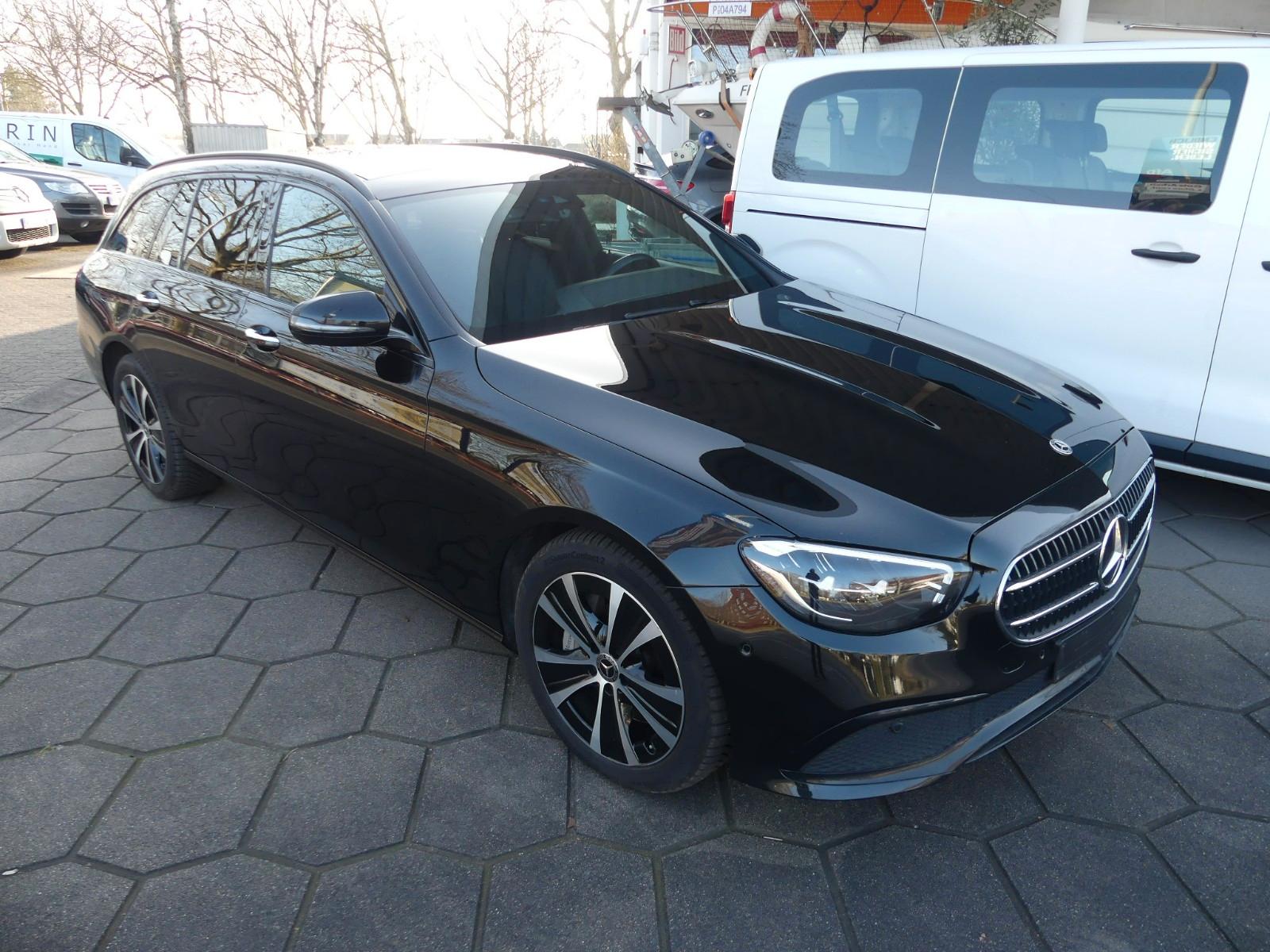 Mercedes-Benz E 300de AVANTGARDE PANO LF Keyless AHK Night Pak
