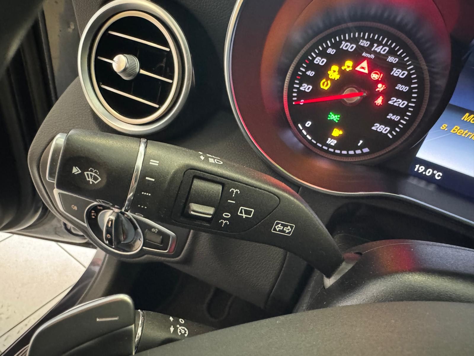 Fahrzeugabbildung Mercedes-Benz C 300 T-Modell/AMG LINE/PANORAMA/NAVI/BURMESTER