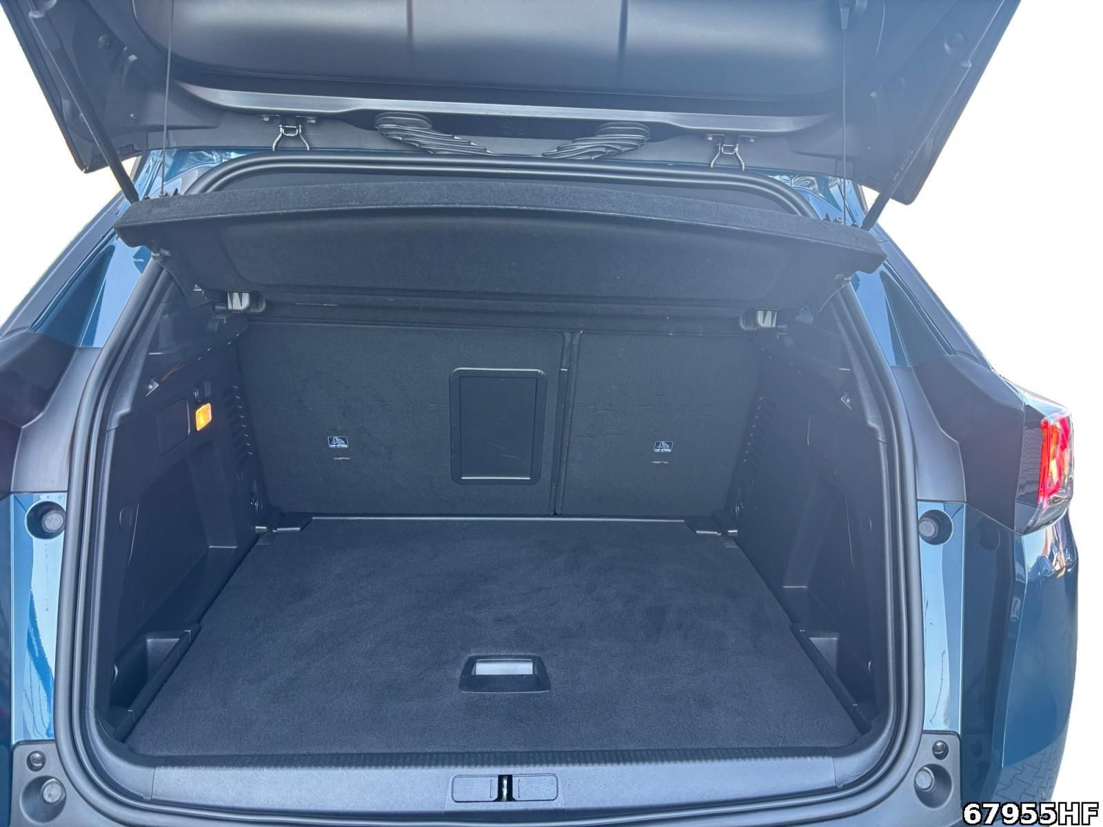 Fahrzeugabbildung Peugeot 3008 Allure +SHZ+CARPLAY+KEYLESS+180KMERA