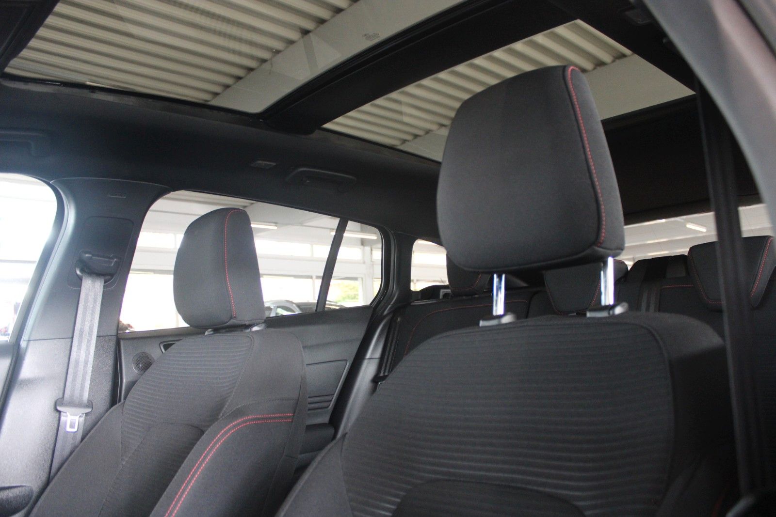 Fahrzeugabbildung Ford Focus ST-Line X Aut. LED ACC Pano HUD WinterPak.