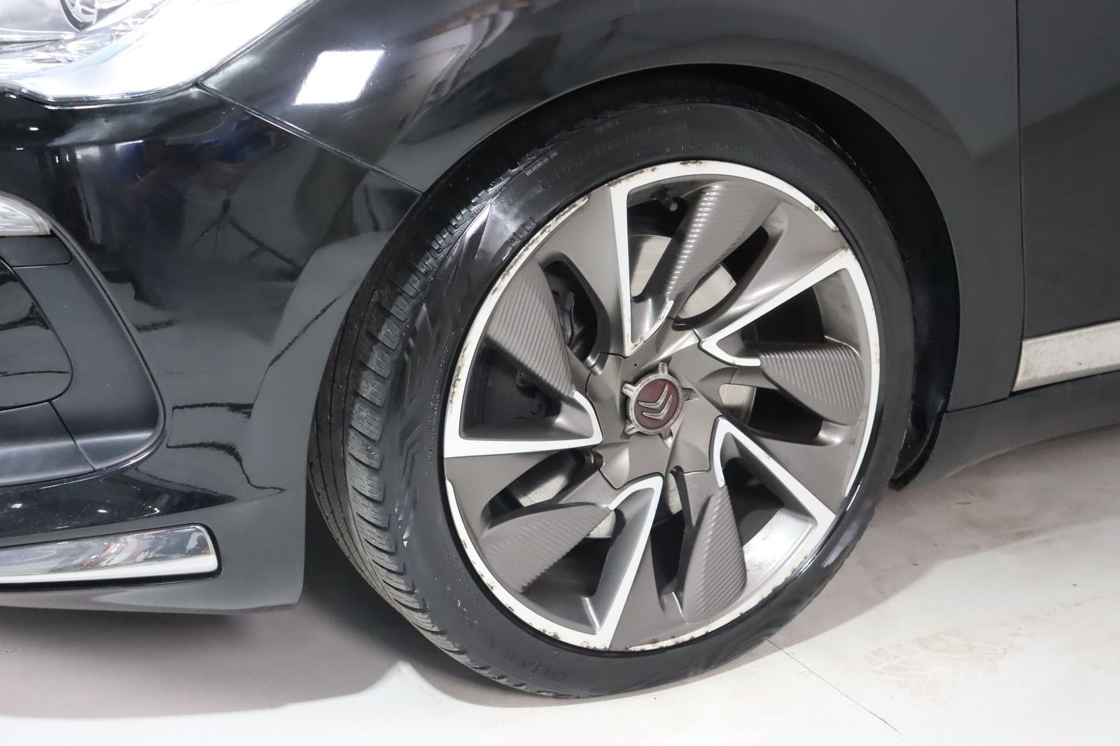 Fahrzeugabbildung DS Automobiles DS5 2.0 HDi SportChic * HUD * LEDER * Navi