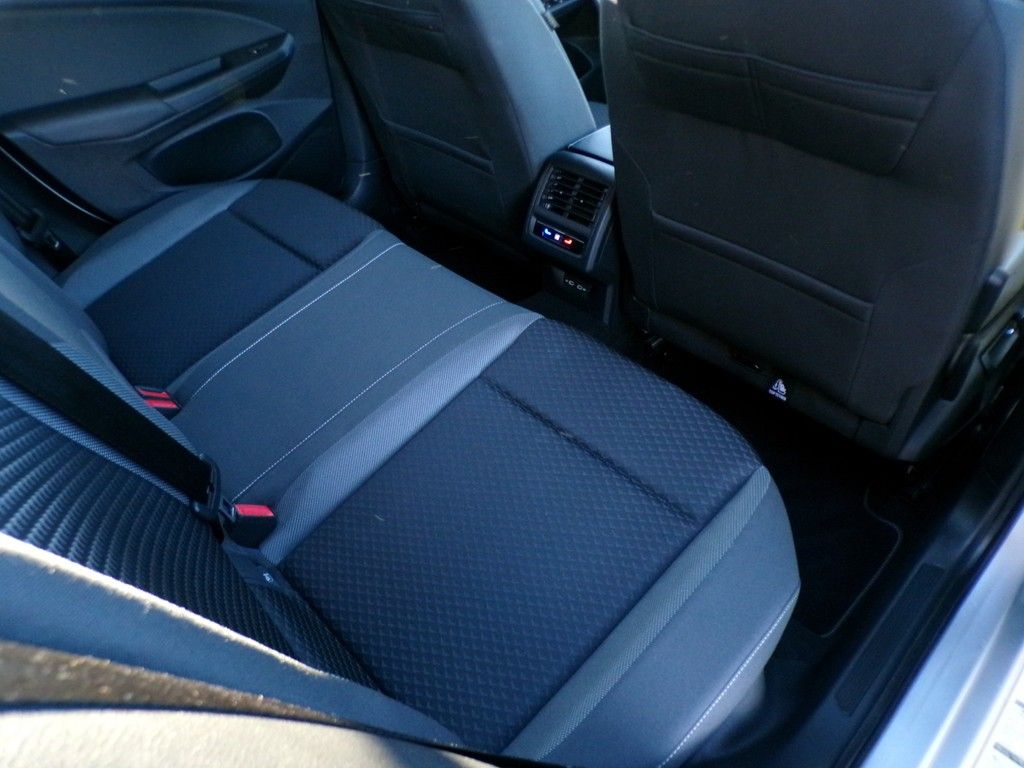 Fahrzeugabbildung Volkswagen Golf VIII Variant 1,5 TSI Active *LED*AHK*NAVI*S