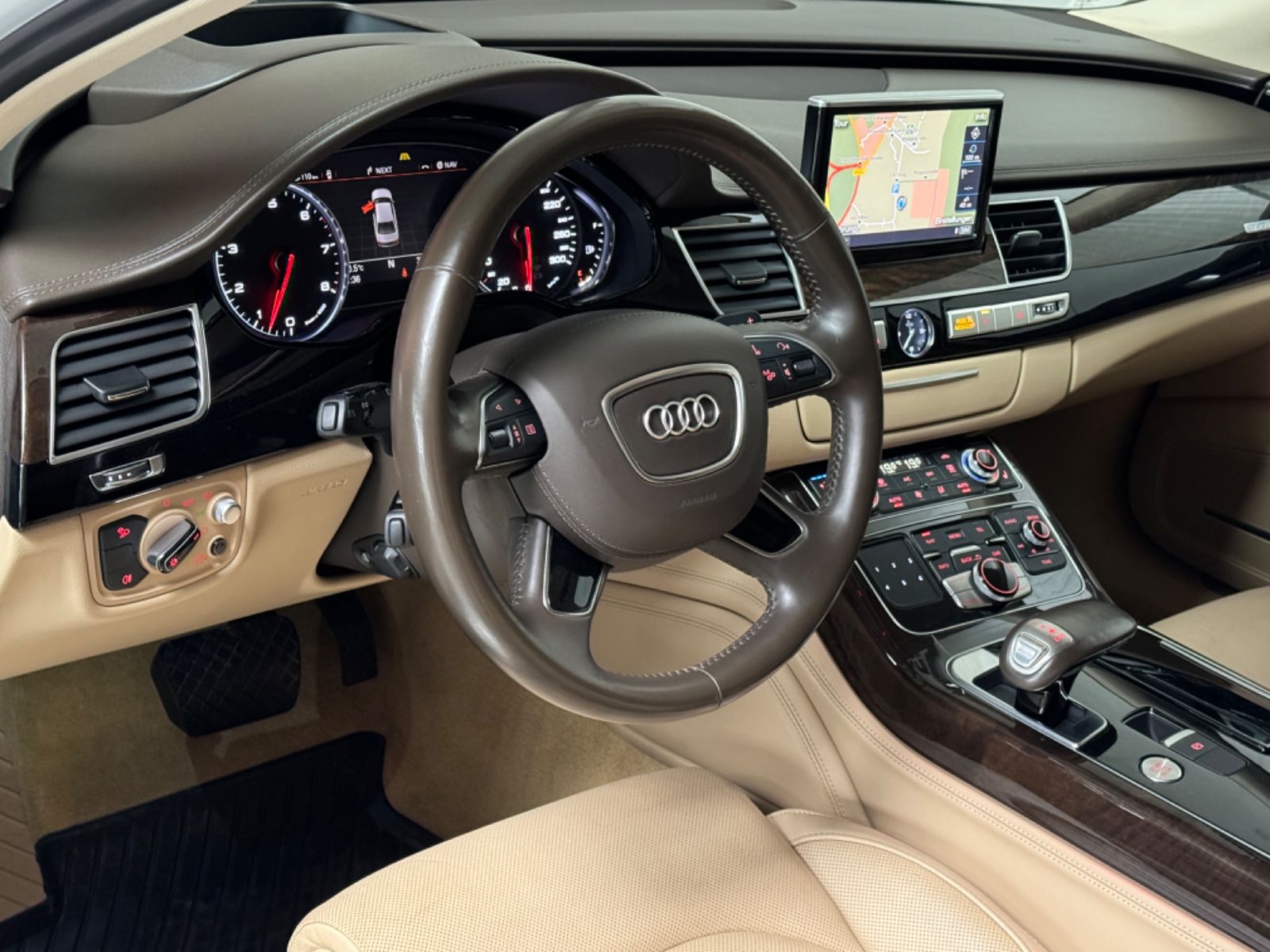 Fahrzeugabbildung Audi A8 L Quattro/Distronic/360°/HUD/Massage/Voll