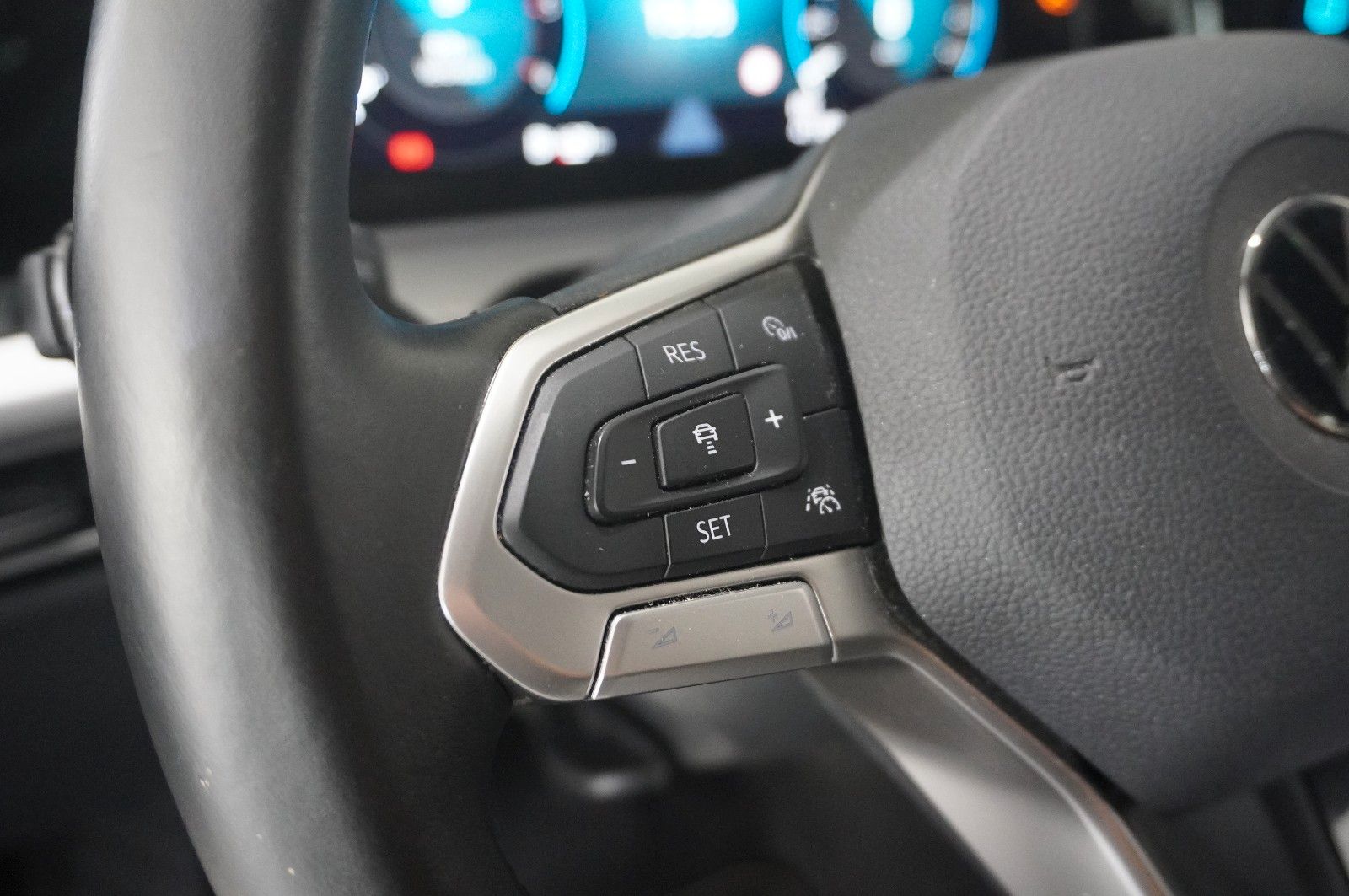 Fahrzeugabbildung Volkswagen Golf VIII Variant 2.0 TDI LIFE NAVI/LED/KAMERA
