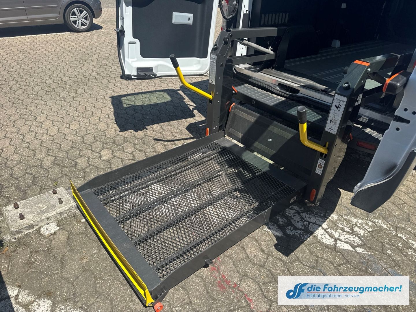 Fahrzeugabbildung Ford Transit Kombi 350 L3 Trend Temp Tel.-Vorb. *2020