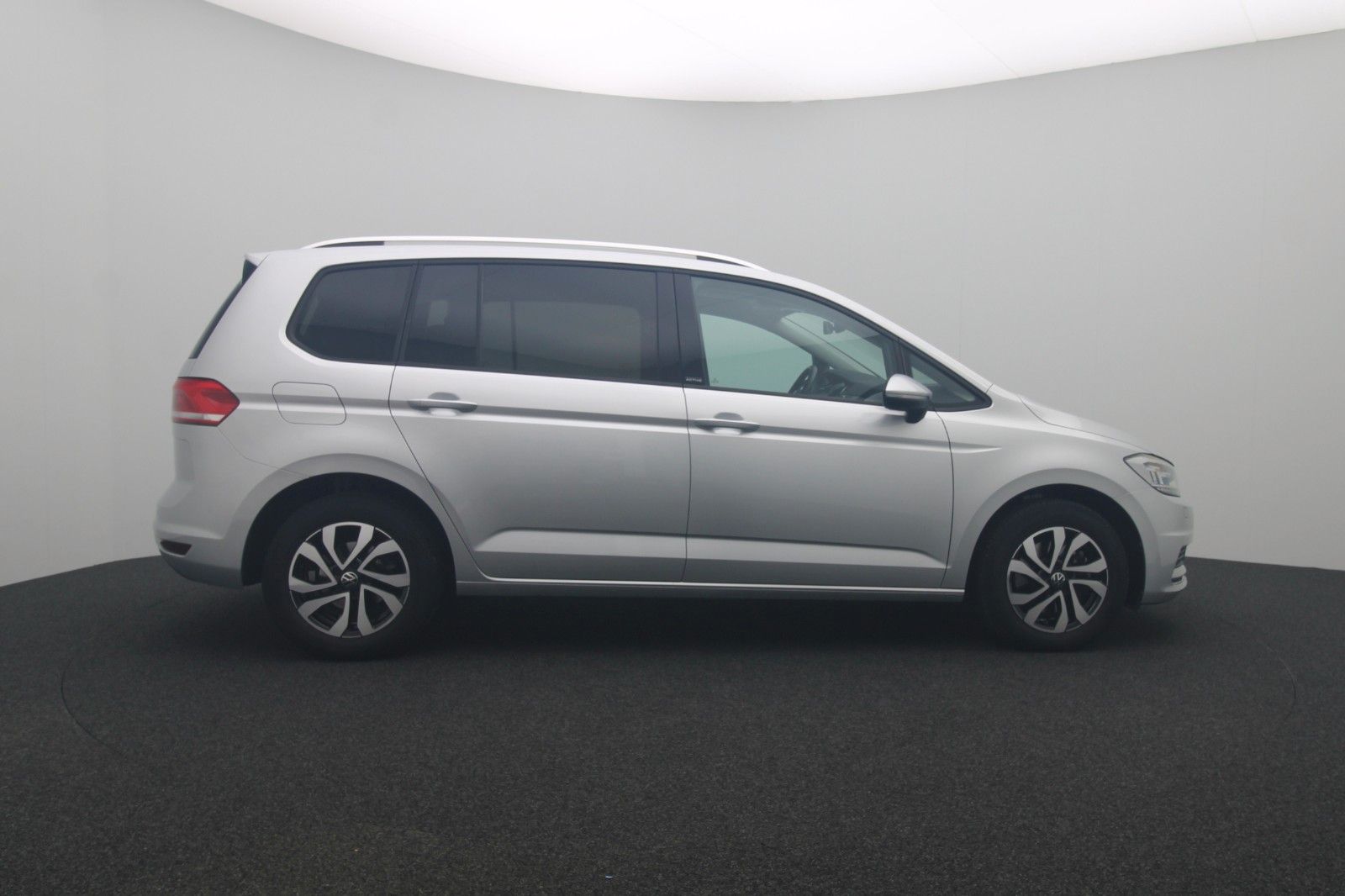 Fahrzeugabbildung Volkswagen Touran Active DSG AHK LED ACC Kamera