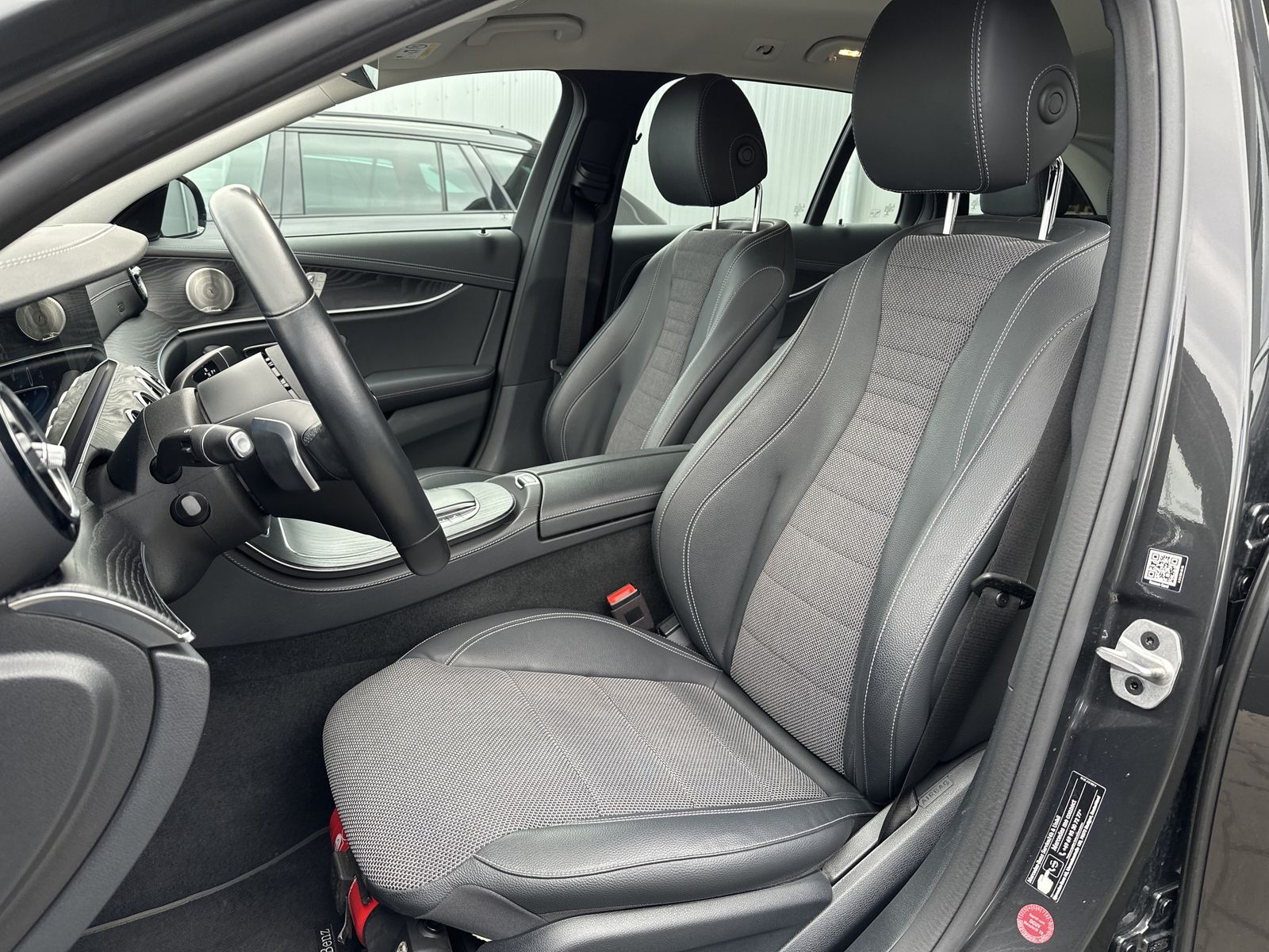 Fahrzeugabbildung Mercedes-Benz E 300de T 4M Avantgarde NAV+LED+AHK+WIDE+360°+PP