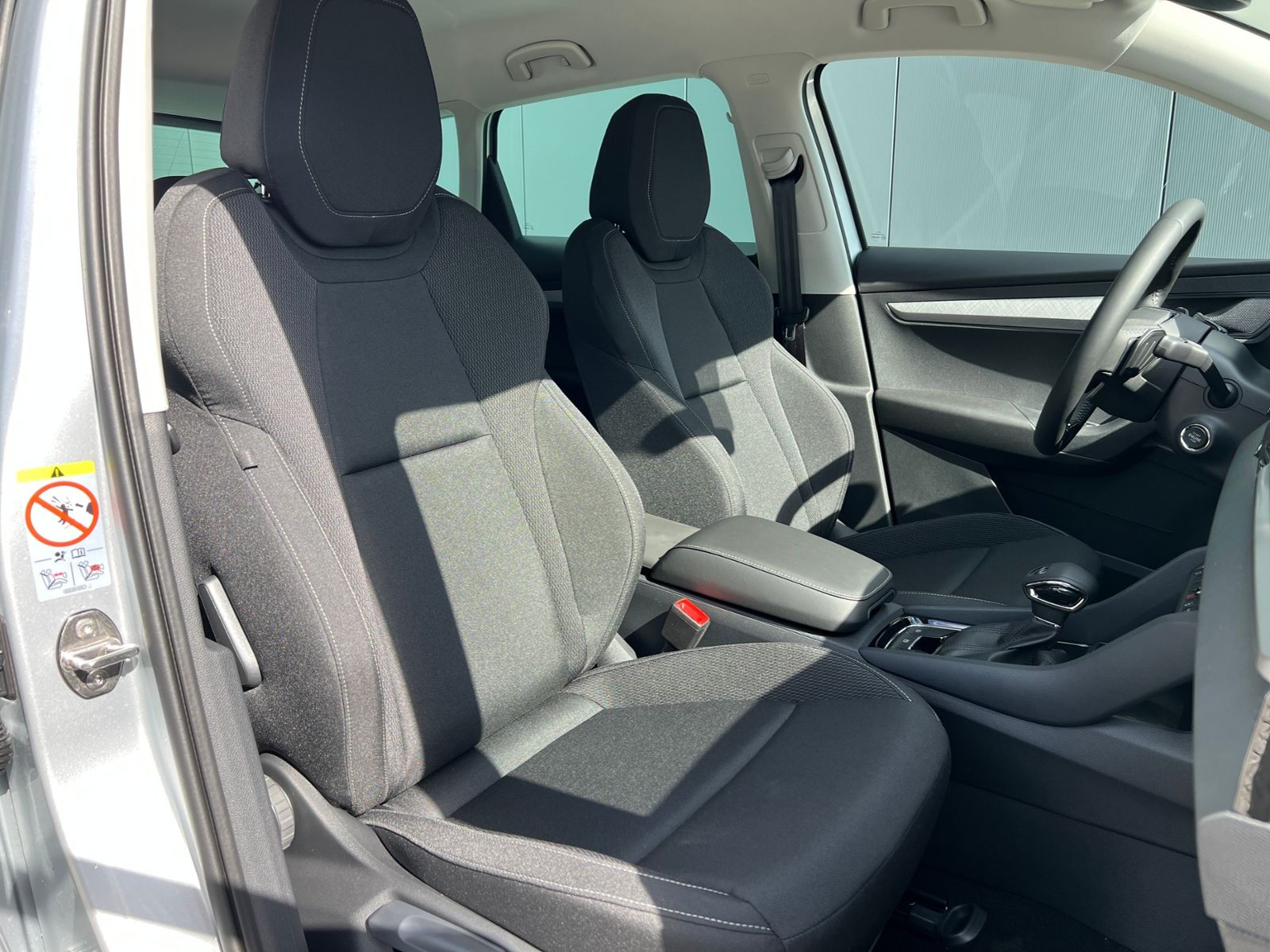 Fahrzeugabbildung SKODA Karoq Selection 1.5 TSI DSG *AHK, LED, ACC, 18"L