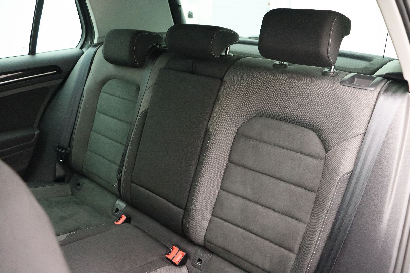 Fahrzeugabbildung Volkswagen Golf VII Lim. 1.5  Highline DSG ACC LED Kamera