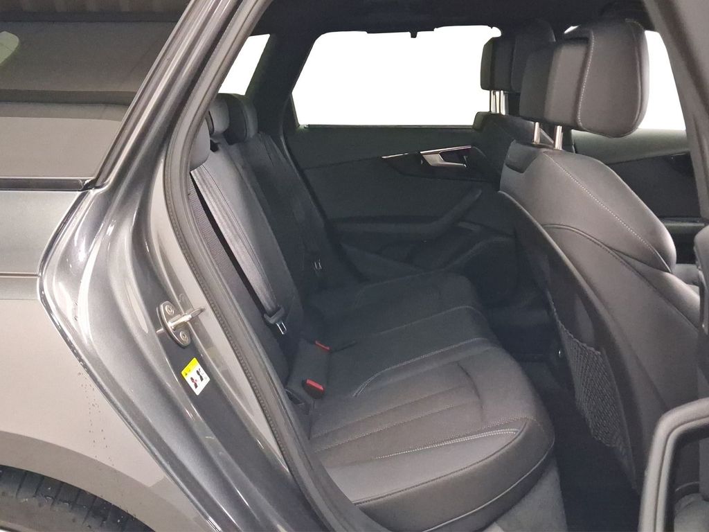 AUDI A4 2024