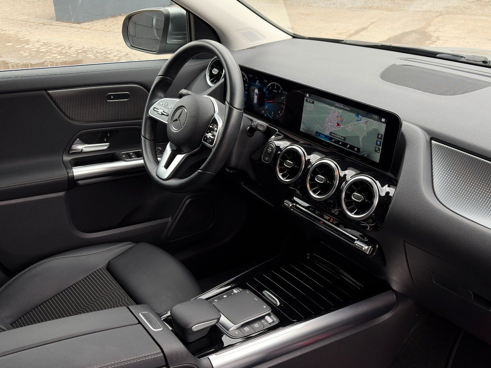 Fahrzeugabbildung Mercedes-Benz GLA 200 7G-DCT Progressive CarPlay Temp CAM AHK