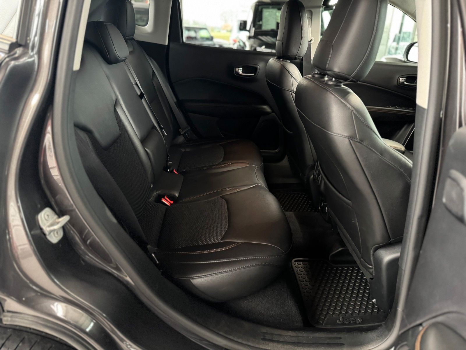 Fahrzeugabbildung Jeep Compass 1.4T Limited 4WD "Premium- + Sicht-Paket