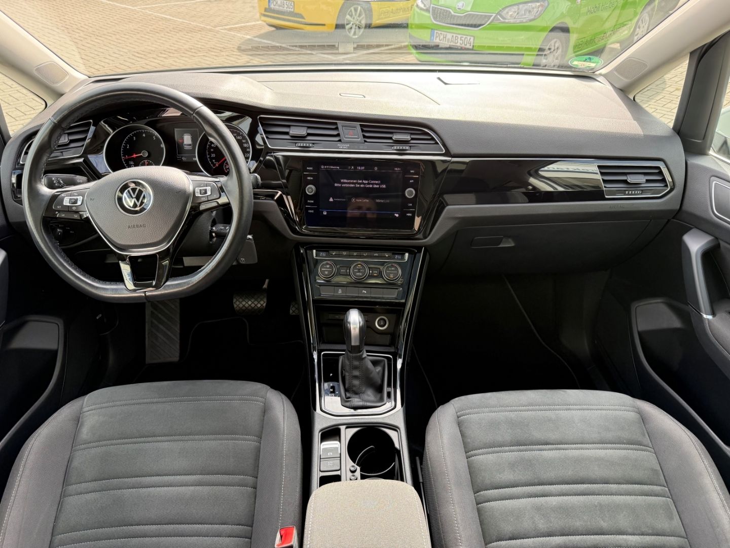 Fahrzeugabbildung Volkswagen Touran Highline BMT Sportpaket AHK Pano Navi LED