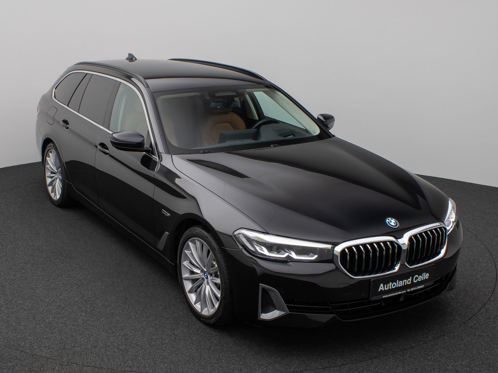 Fahrzeugabbildung BMW 530e xD LuxuryLine 360°HUD DAB AHK Komfort Sport