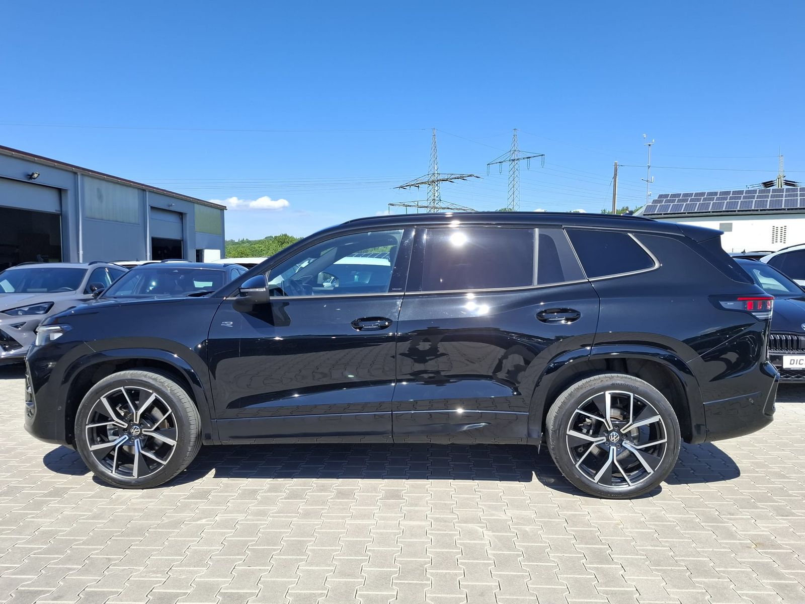 Fahrzeugabbildung Volkswagen Tayron 2.0 TDI 4M R-Line BLACK*7Si*MATRIX*PANO