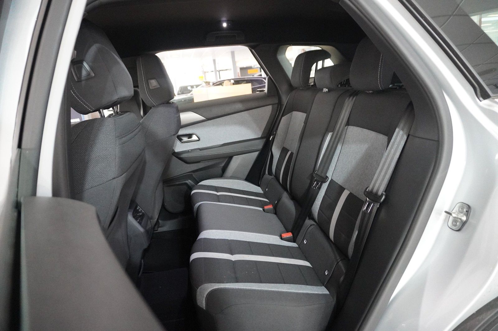 Fahrzeugabbildung Opel Grandland 1.2 48V HYBRID NAVI/LED/KAMERA/DAB+