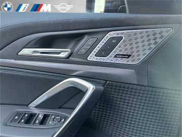 2025 BMW IX2 缩略图 12