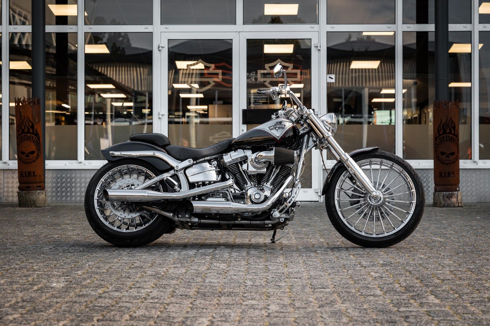 Fahrzeugabbildung Harley-Davidson CVO BREAKOUT FXSBSE -Jekill&Hyde