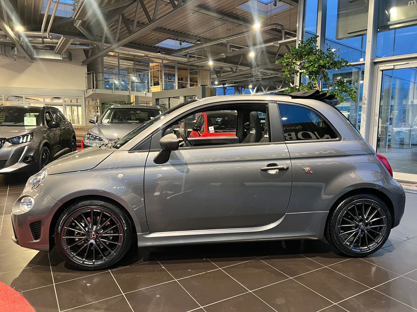 Fahrzeugabbildung Abarth 595C T-Jet NAV DAB PDC ALU