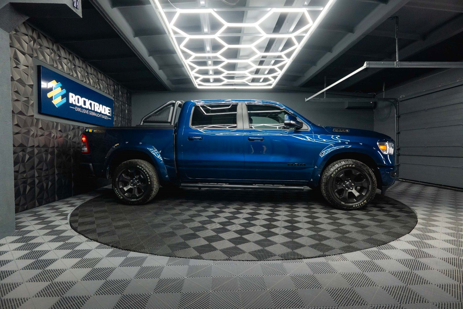 Fahrzeugabbildung Dodge RAM 5.7 V8 HEMI 4x4 OFFROAD Night-Paket *LED*