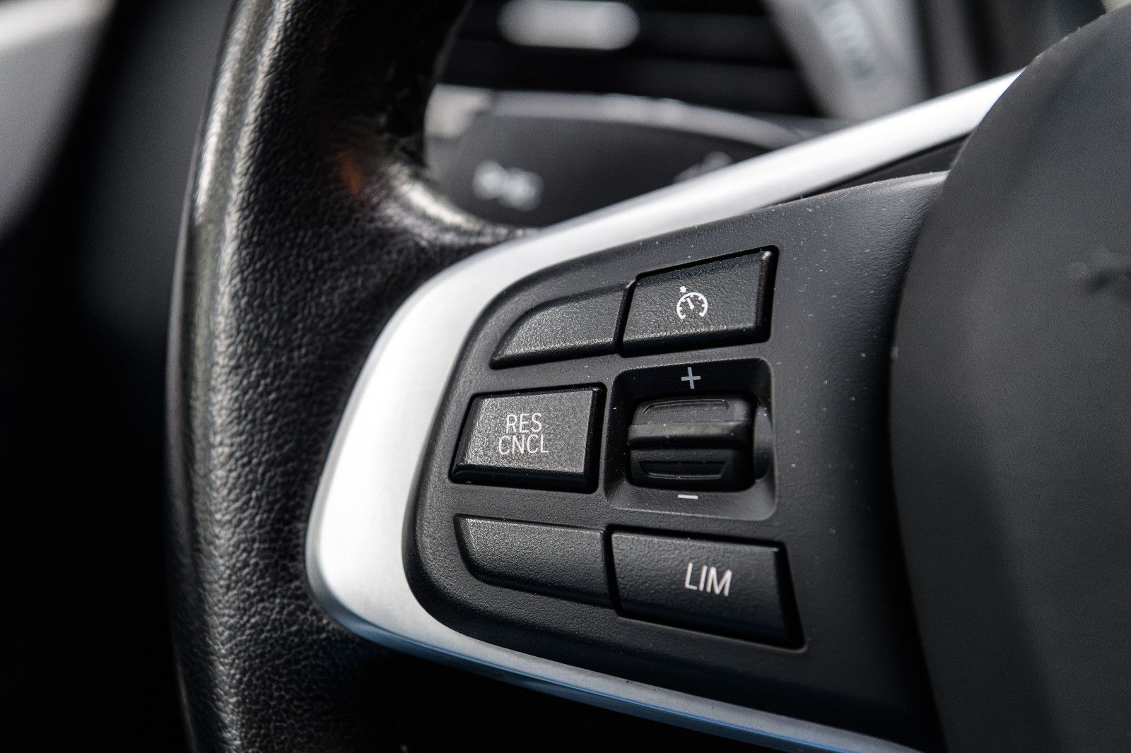 Fahrzeugabbildung BMW 2er Active Tourer 225 xe Advantage Kamera 165kw