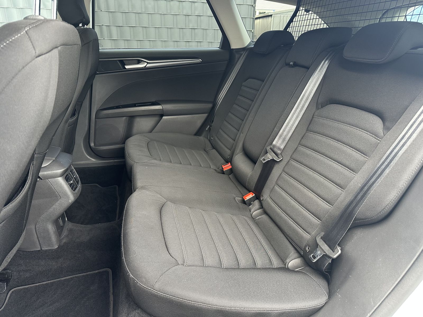 Fahrzeugabbildung Ford Mondeo Turnier 2.0 EB Aut. Titanium NAV+LED+AHK