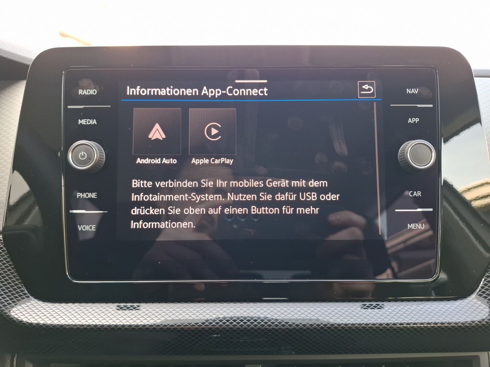 Fahrzeugabbildung Volkswagen T-Cross TSI Life DSG LED CarPlay AID ACC RFK SH