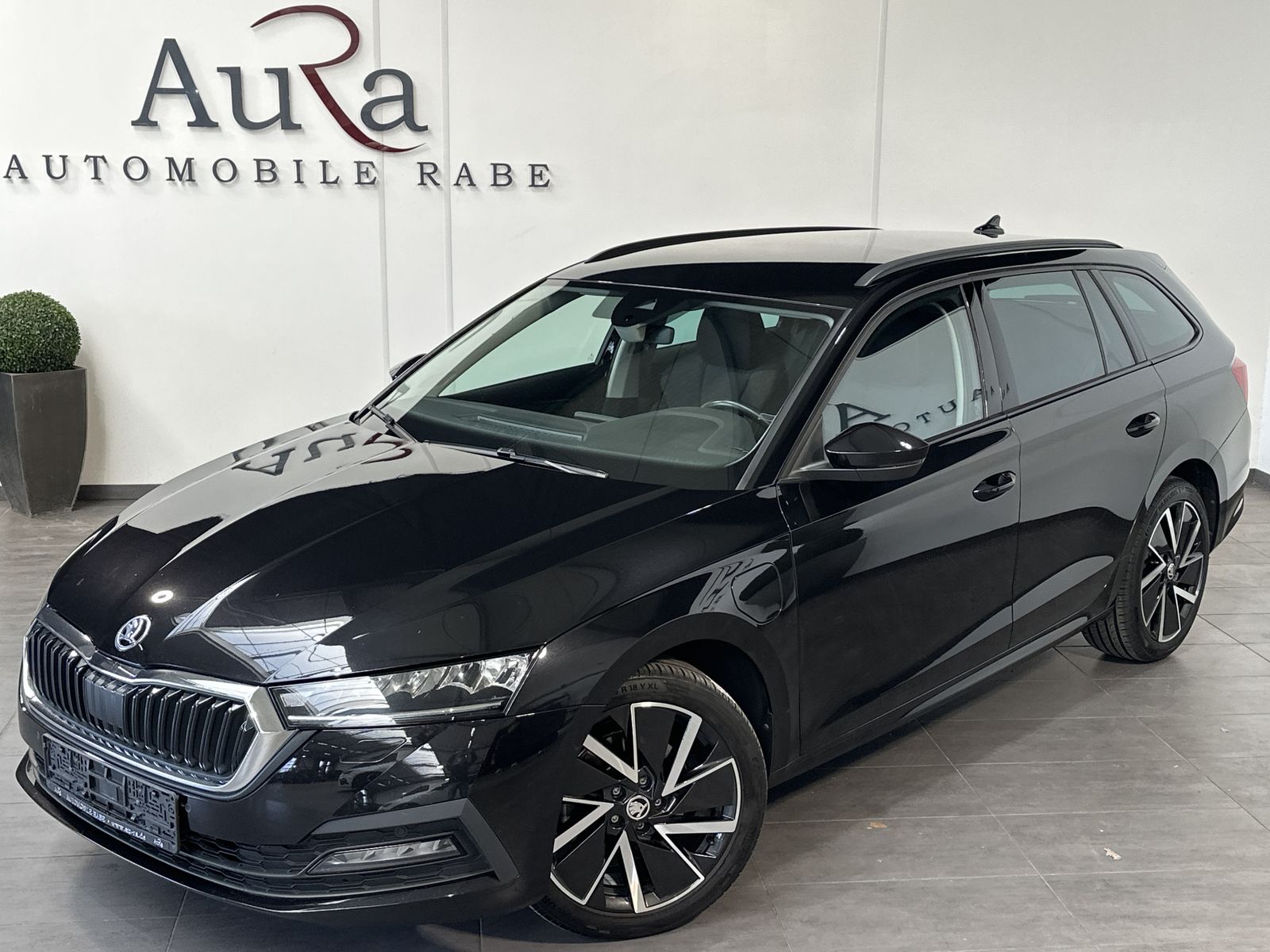 Fahrzeugabbildung SKODA Octavia Combi Clever iV Hybrid NAV+LED+AHK+18ZO