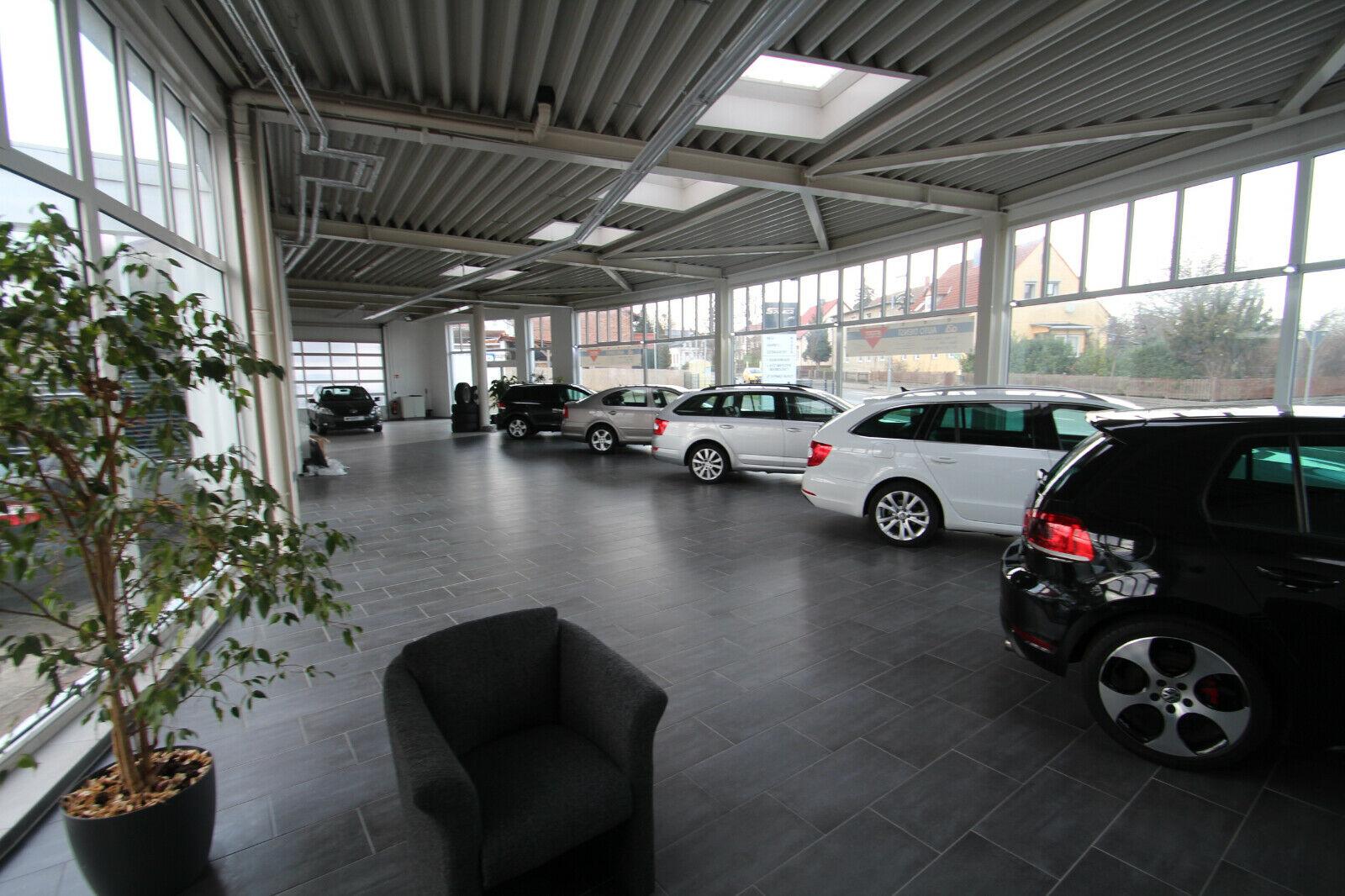 showroom-image-top