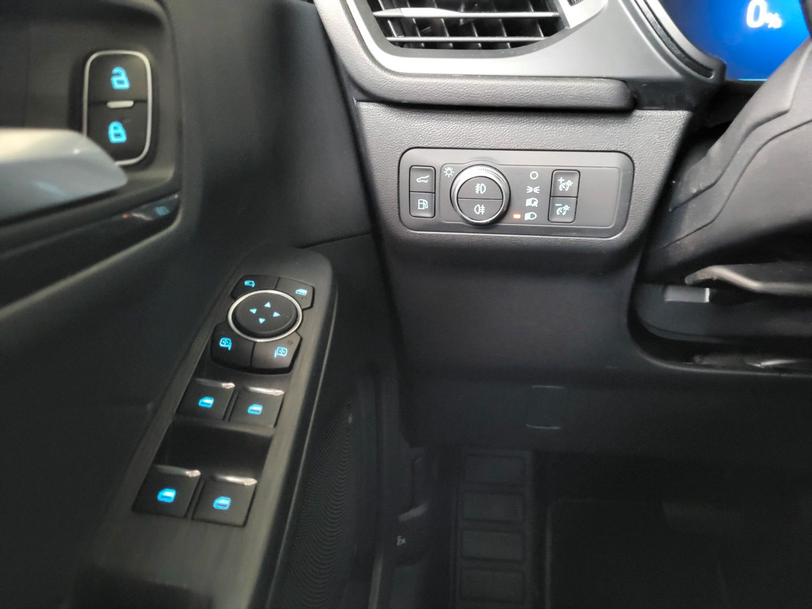 Fahrzeugabbildung Ford Kuga Plug-In Hybrid ST-Line X Panoramadach