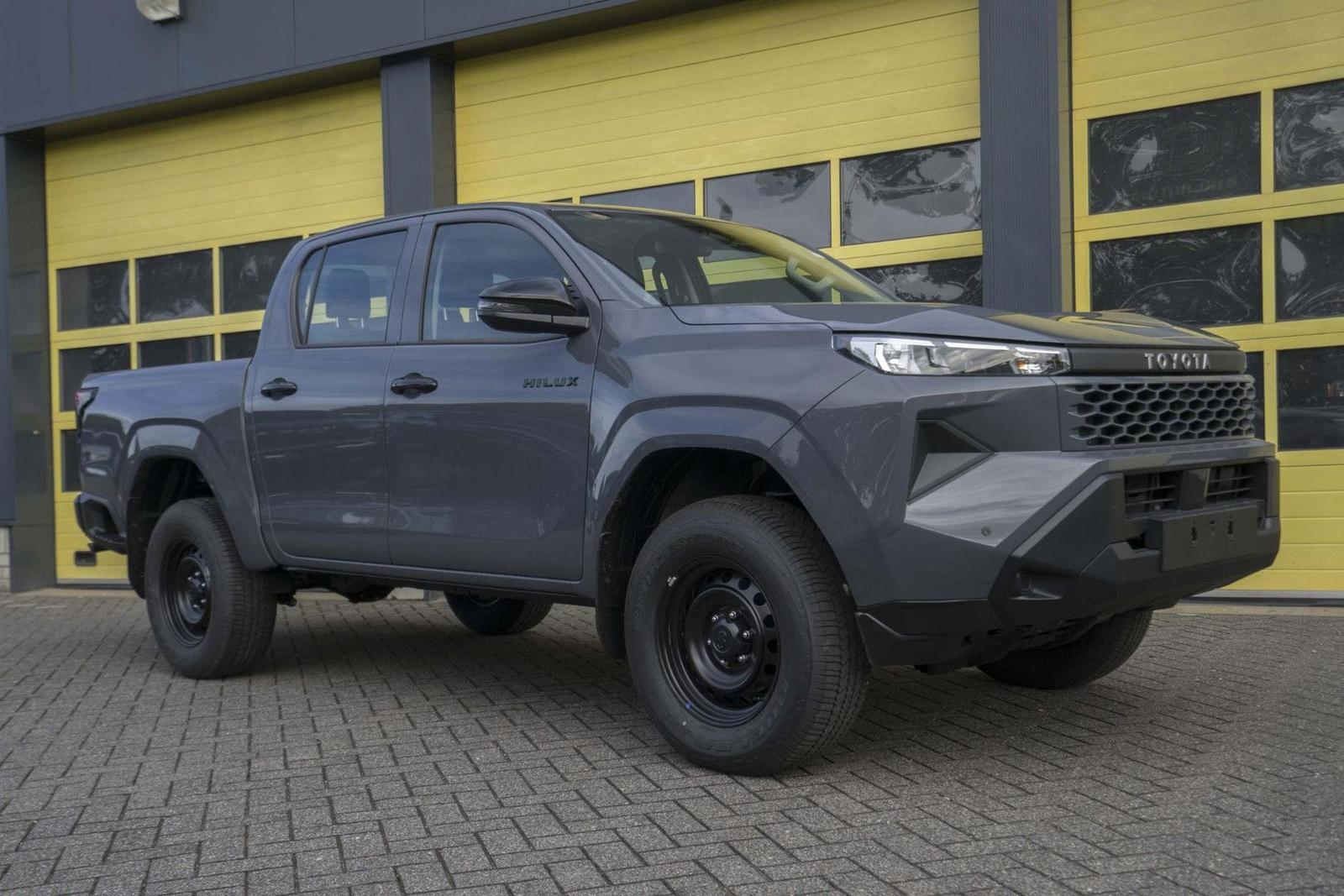 Toyota Hilux 2.8 D-4D MHEV Double Cab Auto 4WD Active