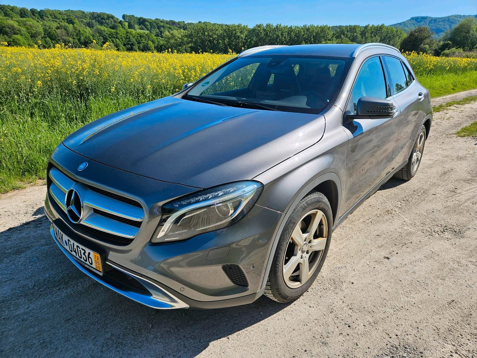 MERCEDES-BENZ Mercedes Benz * GLA 180 * TOP