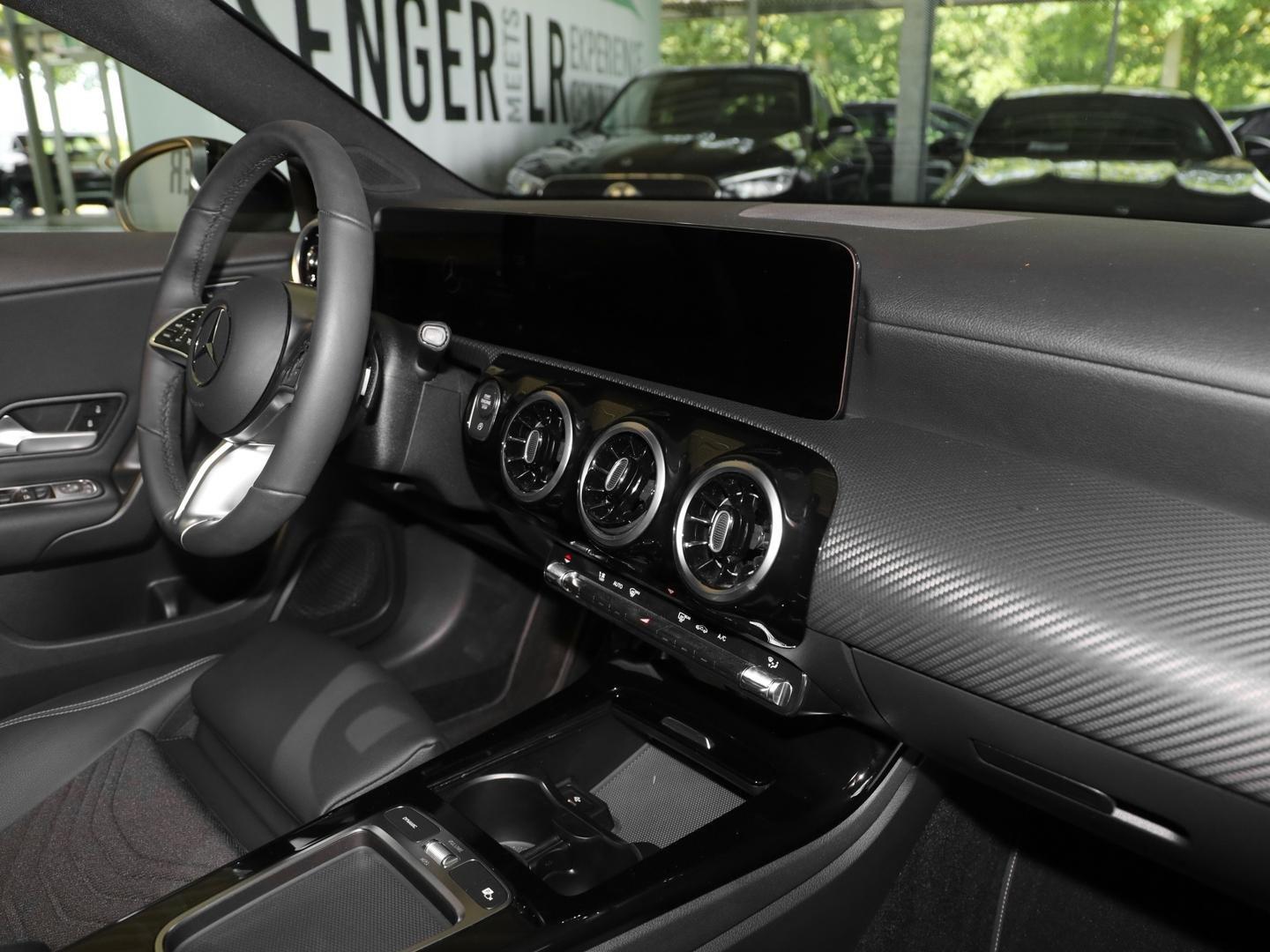 Mercedes-Benz CLA 200 Rückfahrkamera Sitzheizung MBUX LED