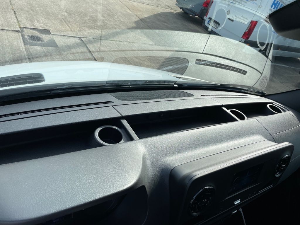 Fahrzeugabbildung Mercedes-Benz Sprinter 319 Doka Pritsche 3665 4x4 AHK, LED