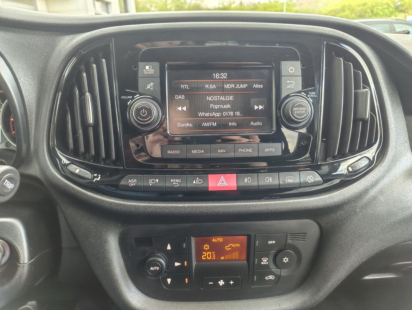 Fahrzeugabbildung Fiat Doblo Kombi Maxi SX 1.6 Mjet 5 Sitzer + AHK