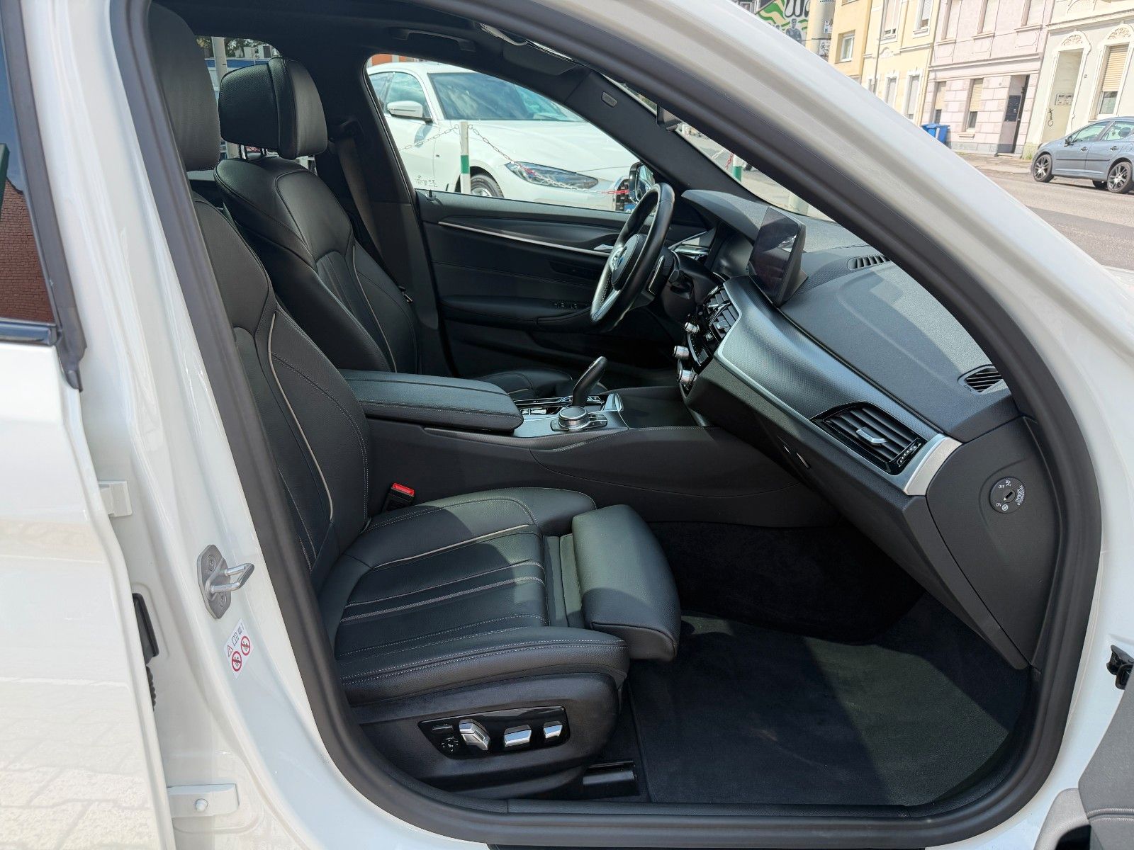 Fahrzeugabbildung BMW 540d Touring xDrive M Sport AHK PANO HUD LEDER