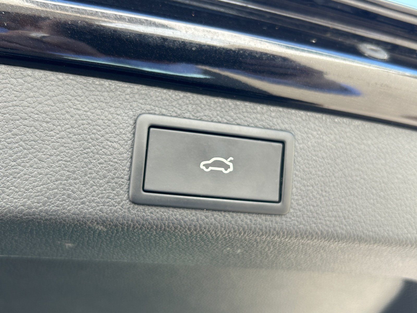 Fahrzeugabbildung SKODA Superb Combi 2.0 TDI L&K 4x4/ACC/360°CAM/VIRTUAL