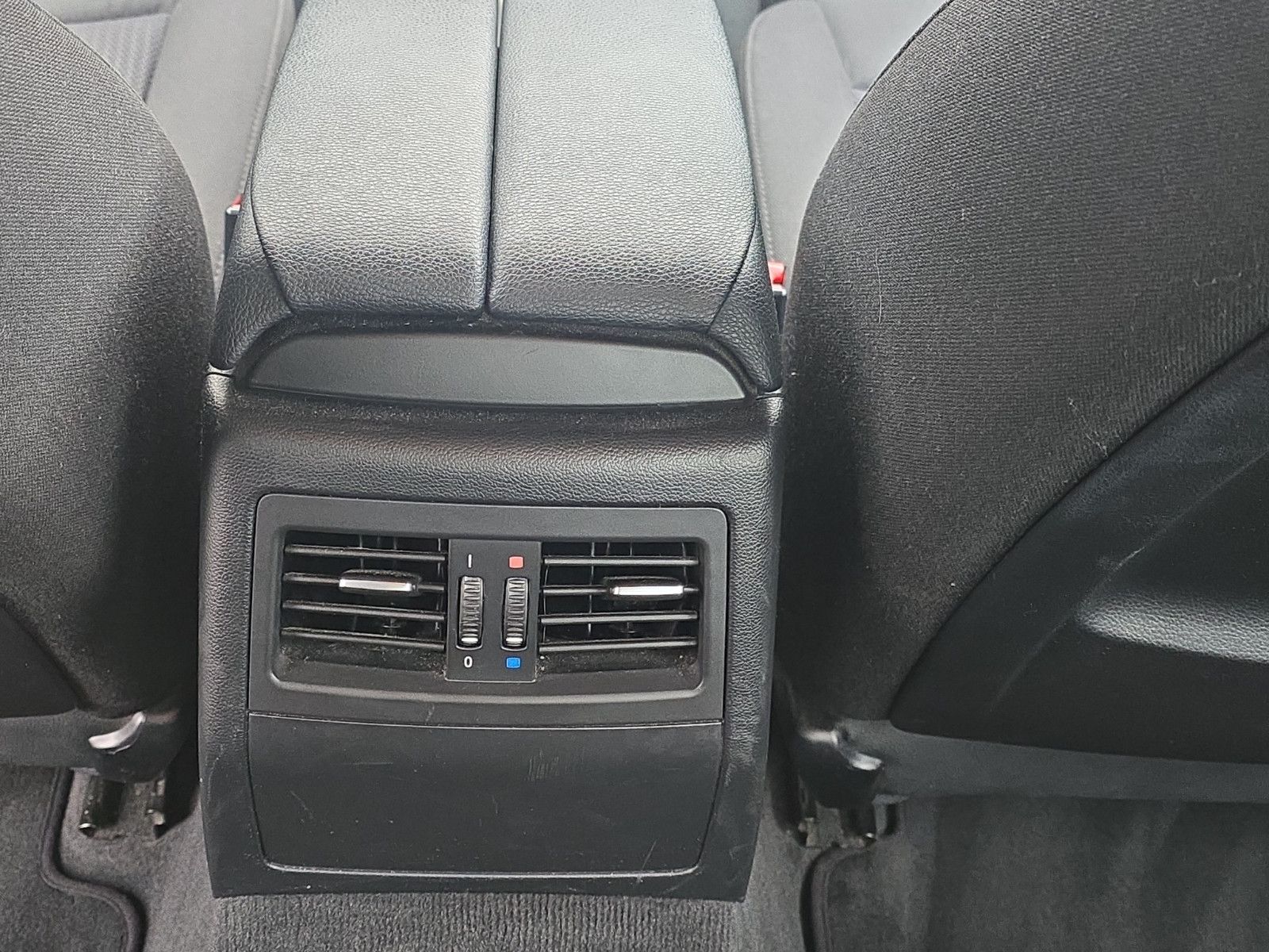 Fahrzeugabbildung BMW 325 DIESEL + NAVIGATION + TEMPOMAT + SITZHEIZUNG