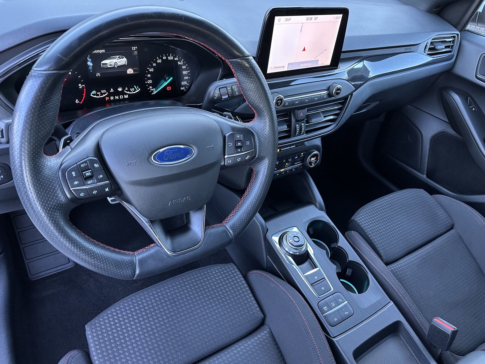 Fahrzeugabbildung Ford Focus 2.0 EB Aut. ST-Line NAV+LED+AHK+ACC+KAMERA